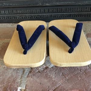 Wood flip flop